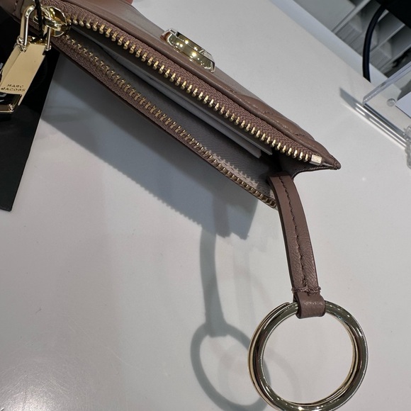 NWT! NEW! Marc Jacobs 'The Glam Shot' Top-Zip Card Holder -Taupe - Picture 4 of 5